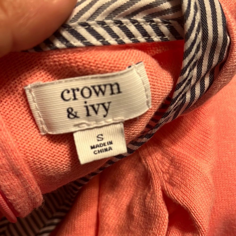 ❤SALE❤Crown&ivyPinkSweater with Embrodiered Detail and Blue and White Hem. - Picture 5 of 6